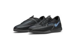 Nike Phantom GT2 Academy IC Voetbalschoen Indoor Zwart -Winkel voor professionele voetbaluitrusting 37096678 3