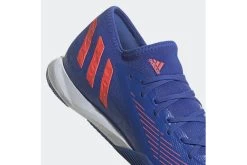 Adidas Predator Edge.3 Low IN Voetbalschoen Hi-Res Blauw -Winkel voor professionele voetbaluitrusting 37100532 4