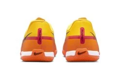 Nike Jr. Phantom GT2 Academy IC Voetbalschoen Laser Orange KIDS -Winkel voor professionele voetbaluitrusting 37101763 5