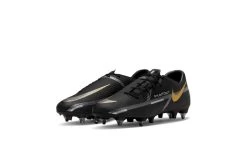 Nike Phantom GT2 SG-Pro AC Voetbalschoen Zwart/goud -Winkel voor professionele voetbaluitrusting 37103950 3