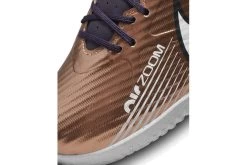 Nike Zoom Mercurial Vapor 15 Academy IC Voetbalschoenen Metallic Copper Heren -Winkel voor professionele voetbaluitrusting 37104278 4