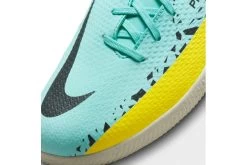 Nike Jr. Phantom GT2 Academy IC Voetbalschoenen Glacier Ice/Yellow Strike/Sunset Glow/Zwart KIDS -Winkel voor professionele voetbaluitrusting 37104554 5